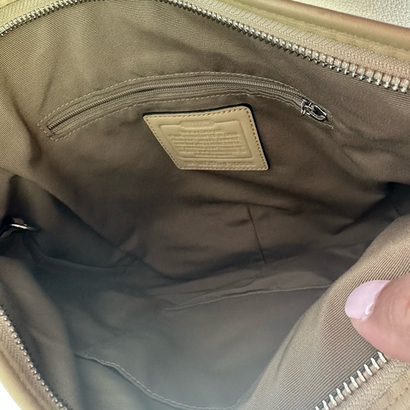Coach Pebbled Leather Hobo Shoulder Bag | Beige Neutral | Authentic - Picture 7 of 9